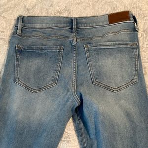 Express ultimate stretch legging mid rise size 6 light wash